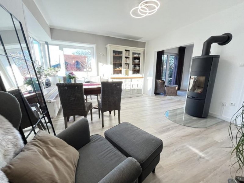 Kalletal ***Tolle Gelegenheit! Stilvoll modernisiertes Ein- / Zweifamilienhaus + Bungalow*** Haus kaufen