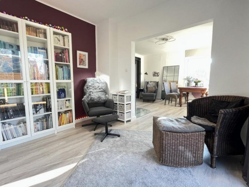 Kalletal ***Tolle Gelegenheit! Stilvoll modernisiertes Ein- / Zweifamilienhaus + Bungalow*** Haus kaufen