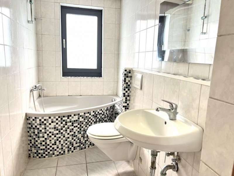 Dörentrup 2 Häuser zum Preis von einem! Mit Deele und 4 Wohnungen mit separaten Eingängen Haus kaufen