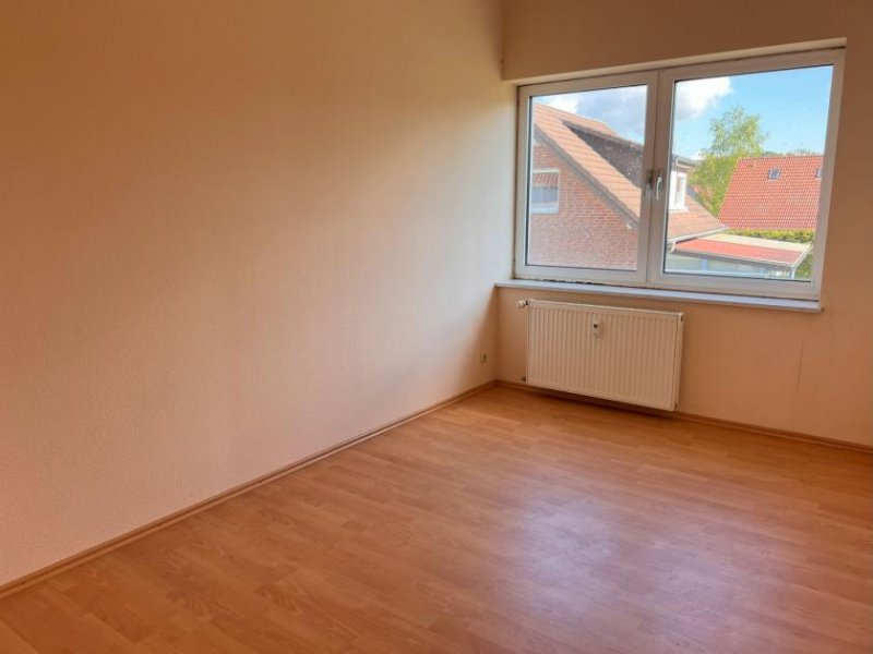 Dörentrup Geräumige 4-Zimmer-Wohnung in ehemaligem Schulgebäude sucht neuen Eigentümer Gewerbe kaufen