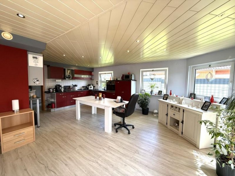 Dörentrup RESERVIERT: Modernes Einfamilienhaus mit Garage in kinderfreundlicher Umgebung Haus kaufen