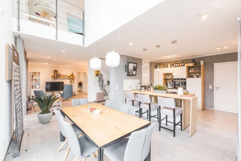 Detmold Nicht nur die Treppe ist ein "Raumwunder"! | Grundstückspreis inklusive Haus kaufen