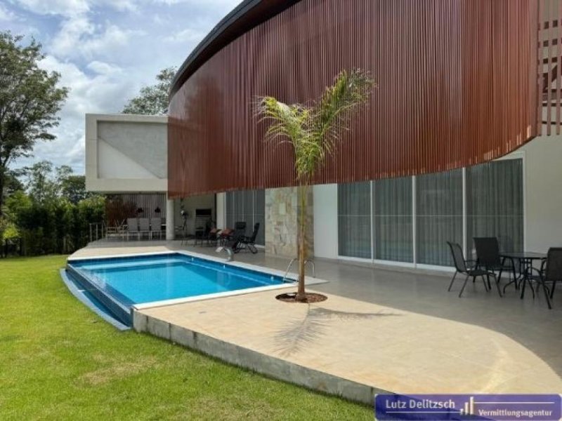 San Bernardino Neubau-Luxus-Villa mit Pool im Raum San Bernardino Haus kaufen