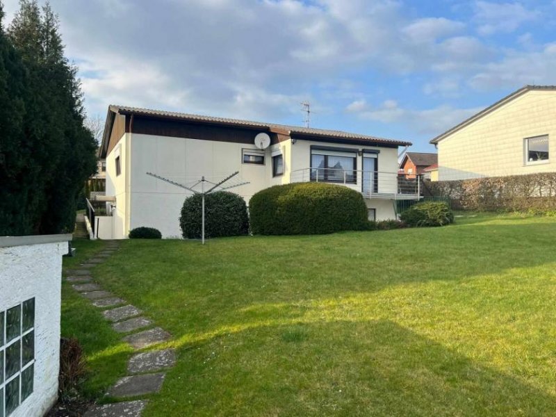 Brakel Einfamilienhaus mit Balkon, Garage & Einliegeroption - Ruhige Lage in Brakel Haus kaufen