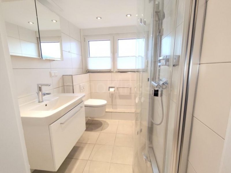 Kaufungen FREISTEHENDES EIN- ZWEIFAMILIENHAUS IN GUTER LAGE! ++ INKL. DOPPELGARAGE ++ Haus kaufen