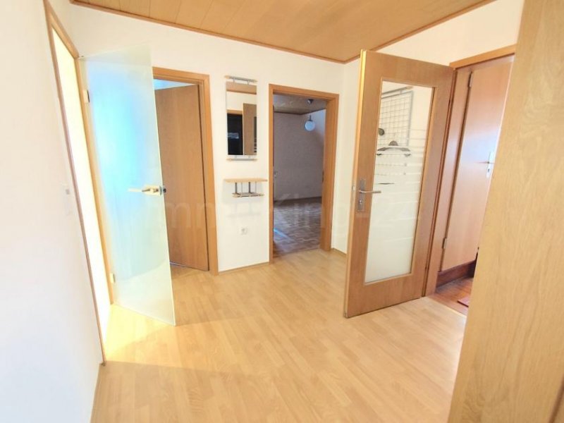 Kaufungen FREISTEHENDES EIN- ZWEIFAMILIENHAUS IN GUTER LAGE! ++ INKL. DOPPELGARAGE ++ Haus kaufen