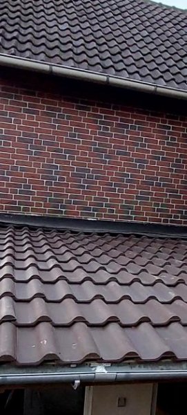 Hofgeismar Gelegenheit gegen Gebot: Saniertes Mehrfamilienhaus mit großen Scheunen und Garagen, ideal für Handwerker und Tierfreunde. !