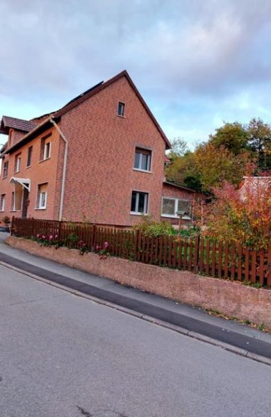 Hofgeismar Gelegenheit gegen Gebot: Saniertes Mehrfamilienhaus mit großen Scheunen und Garagen, ideal für Handwerker und Tierfreunde. !