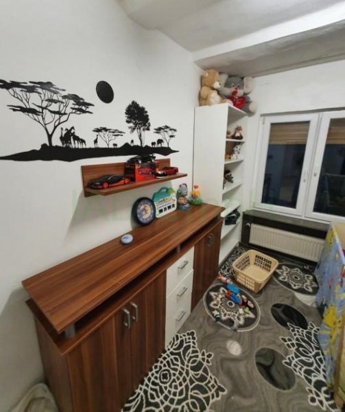 Hofgeismar Gelegenheit gegen Gebot: Saniertes Mehrfamilienhaus mit großen Scheunen und Garagen, ideal für Handwerker und Tierfreunde. !