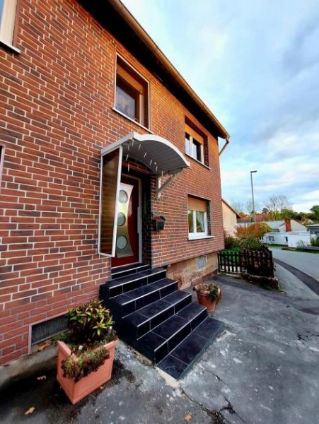 Hofgeismar Gelegenheit gegen Gebot: Saniertes Mehrfamilienhaus mit großen Scheunen und Garagen, ideal für Handwerker und Tierfreunde. !