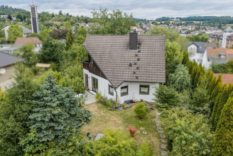 Gladenbach ++ KRAG Immobilien ++ Gartenparadies mit viel Grün – Haus für Tierliebhaber und Naturfreunde ++ Haus kaufen
