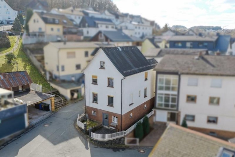 Bad Endbach ++ KRAG Immobilien ++ Kompaktes Wohnhaus mit zwei Küchen und Entwicklungschance für Anleger ++ Haus kaufen