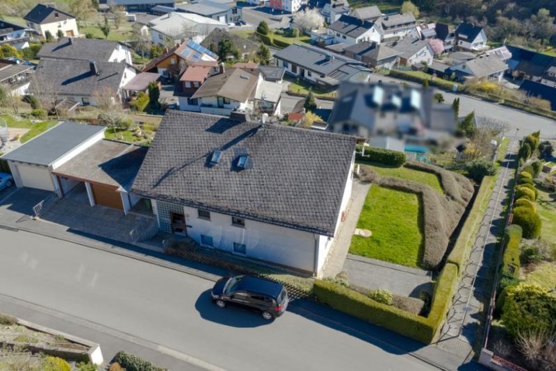 Bad Endbach ++ KRAG Immobilien ++ Zweifamilienhaus mit vermieteter Wohnung und Doppelgarage Haus kaufen