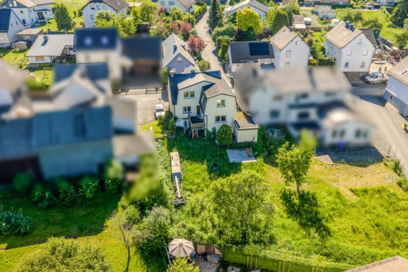 Bad Endbach ++ KRAG Immobilien ++ Zwei Wohneinheiten, ca. 142 m² Wohnfläche, Garten und Garage ++ Haus kaufen