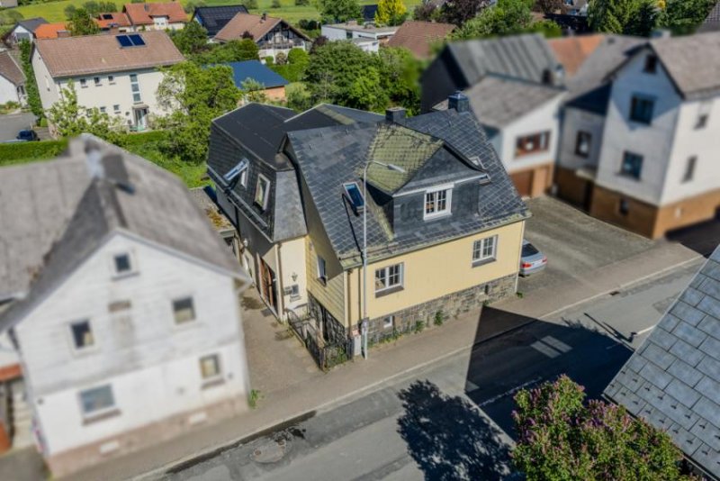 Bad Endbach ++ KRAG Immobilien ++ Zwei Wohneinheiten, ca. 142 m² Wohnfläche, Garten und Garage ++ Haus kaufen