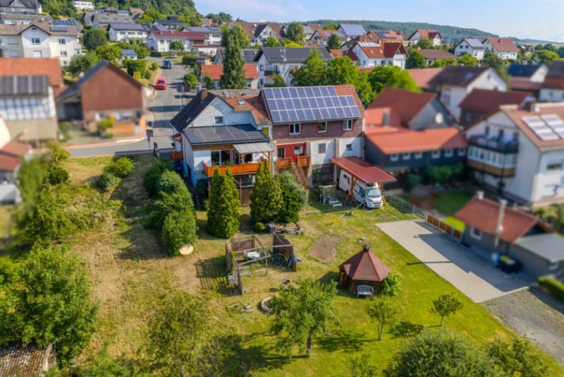 Lohra ++ KRAG Immobilien ++ Viel Platz für Wohnen & Beruf: Saal, Werkstatt, Keller, Garten, Balkon, provisionsfrei Haus kaufen