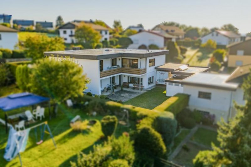 Bischoffen ++ KRAG Immobilien ++ Familienliebling: oben wohnen mit Balkon, unten Einlieger mit Terrasse Haus kaufen