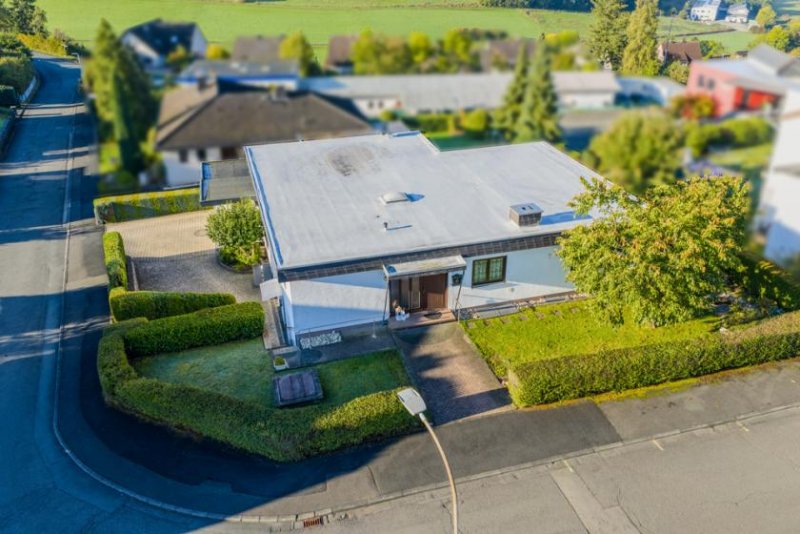 Bischoffen ++ KRAG Immobilien ++ Familienliebling: oben wohnen mit Balkon, unten Einlieger mit Terrasse Haus kaufen