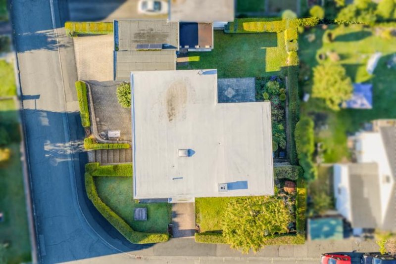 Bischoffen ++ KRAG Immobilien ++ Familienliebling: oben wohnen mit Balkon, unten Einlieger mit Terrasse Haus kaufen