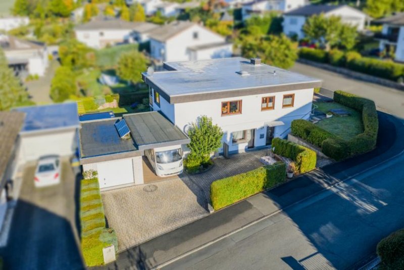 Bischoffen ++ KRAG Immobilien ++ Familienliebling: oben wohnen mit Balkon, unten Einlieger mit Terrasse Haus kaufen