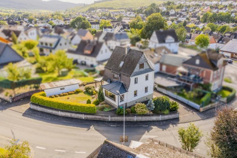 Eschenburg ++ KRAG Immobilien ++ Platz für Wohnen & Arbeiten: 4 Etagen, Garage, Carport, Terrasse ++ Haus kaufen