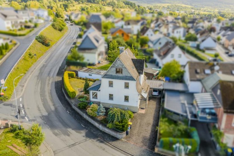 Eschenburg ++ KRAG Immobilien ++ Platz für Wohnen & Arbeiten: 4 Etagen, Garage, Carport, Terrasse ++ Haus kaufen