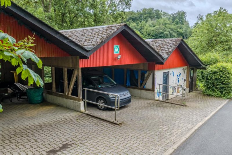 Siegbach ++ KRAG Immobilien ++ Naturareal mit Werkstatt, Spiel- und Freizeitflächen für aktive Köpfe ++ Haus kaufen