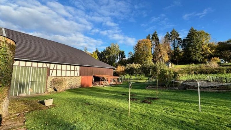 Feldatal Idyllischer Bauernhof mit angrenzenden Wiesen und direkter Bachlage Haus kaufen