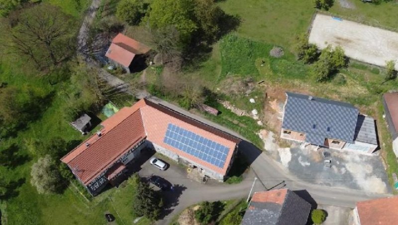 Feldatal Idyllisches Anwesen mit Reitplatz am Ortsrand für Pferdeliebhaber Haus kaufen
