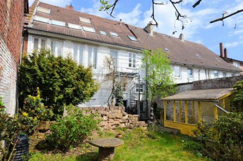 Dassel Fachwerkhaus mit mit ehemaligen Gewerberäumen im Erdgeschoss - nutzbar als 1-Familienwohnhaus Haus kaufen
