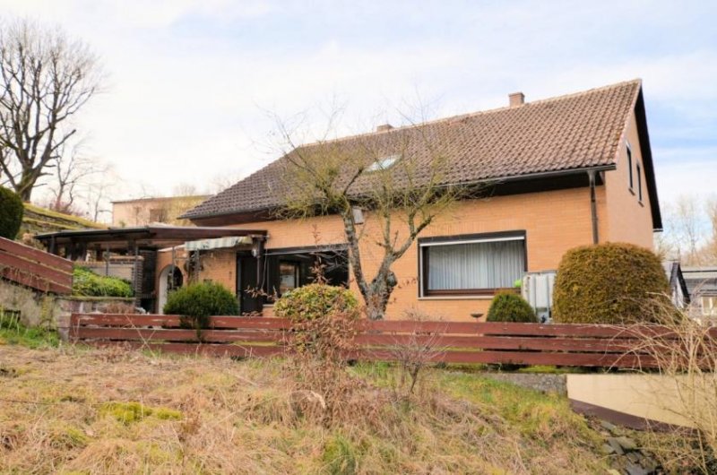 Holzminden 1- bis 2-Familienwohnhaus mit Garage und überdachtem Freisitz Haus kaufen