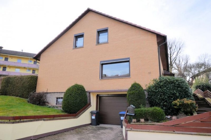 Holzminden 1- bis 2-Familienwohnhaus mit Garage und überdachtem Freisitz Haus kaufen
