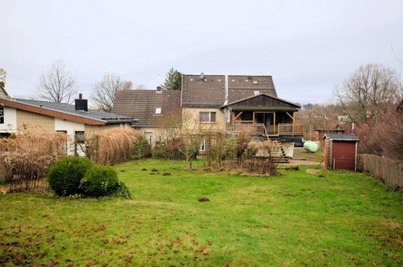 Holzminden 1-Familien-Doppelhaushälfte mit Garage und Carport im Naturpark Solling Haus kaufen