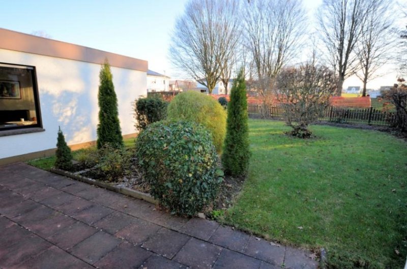 Holzminden 1-Familien-Flachdachbungalow mit Garage Haus kaufen