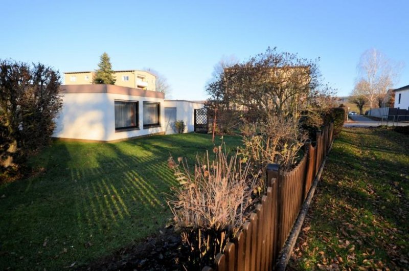 Holzminden 1-Familien-Flachdachbungalow mit Garage Haus kaufen