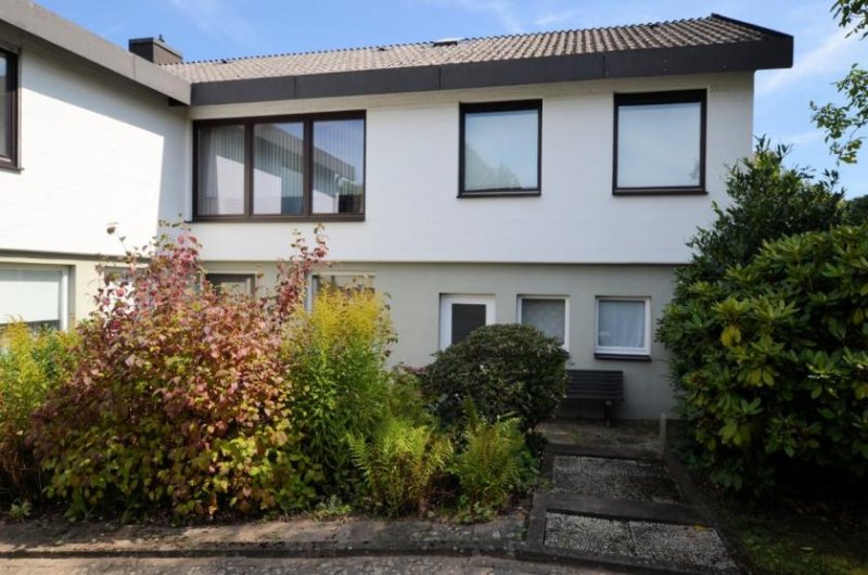 Holzminden 1-Familienwohnhaus mit Einliegerwohnung und Doppelgarage in ruhiger bevorzugter Wohnlage Haus kaufen