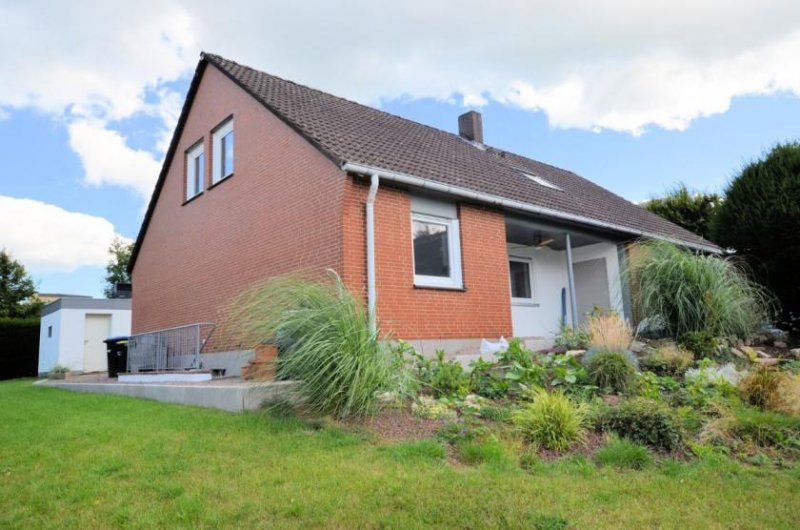 Holzminden 1-Familienwohnhaus mit 2 Garage und abtrennbaren Bauplatz Haus kaufen