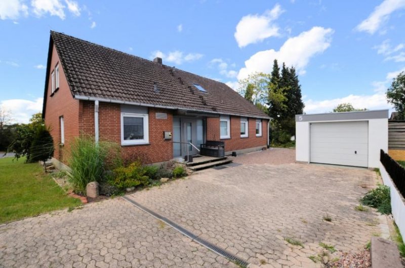 Holzminden 1-Familienwohnhaus mit 2 Garage und abtrennbaren Bauplatz Haus kaufen