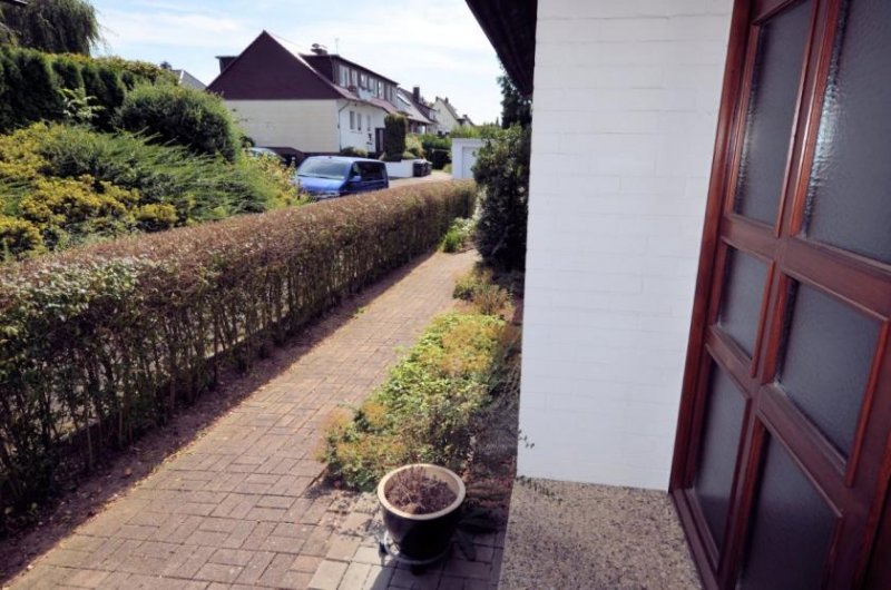 Holzminden 1-Familienwohnhaus mit Einliegerwohnung und Doppelgarage in ruhiger bevorzugter Wohnlage Haus kaufen