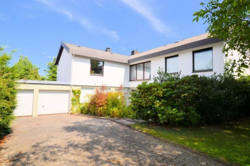 Holzminden 1-Familienwohnhaus mit Einliegerwohnung und Doppelgarage in ruhiger bevorzugter Wohnlage Haus kaufen