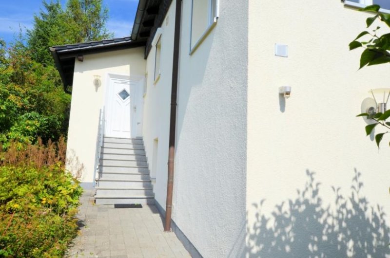 Holzminden ** Sofort einziehen und wohlfühlen! ** Modernisiertes 1-Familienwohnhaus mit Garage und viel Charme Haus kaufen