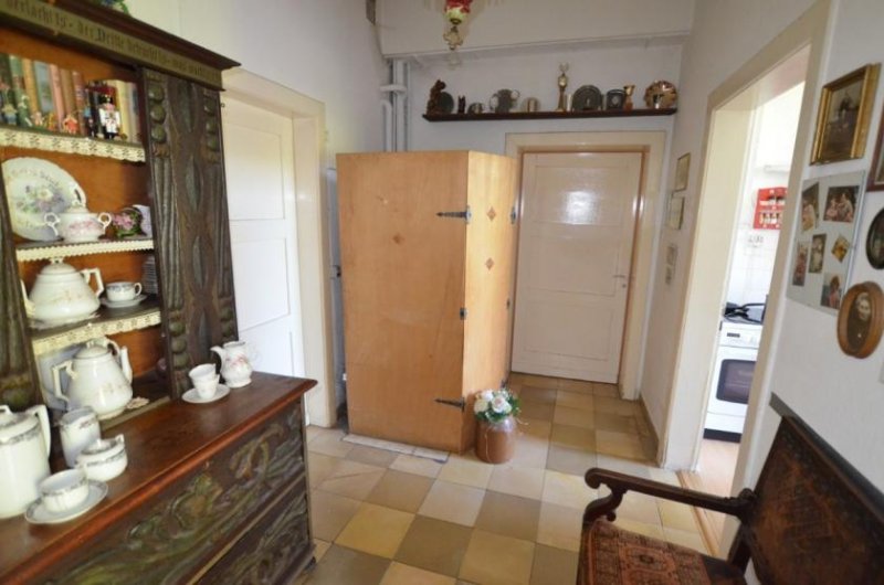 Holzminden Stark sanierungsbedürftiges Wohnhaus bzw. Grundstück mit Abrisshaus in guter Wohnlage Haus kaufen