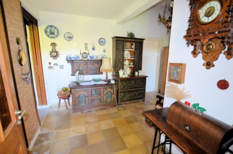Holzminden Stark sanierungsbedürftiges Wohnhaus bzw. Grundstück mit Abrisshaus in guter Wohnlage Haus kaufen