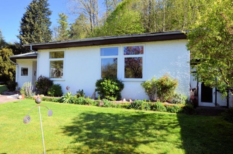 Holzminden Stark sanierungsbedürftiges Wohnhaus bzw. Grundstück mit Abrisshaus in guter Wohnlage Haus kaufen