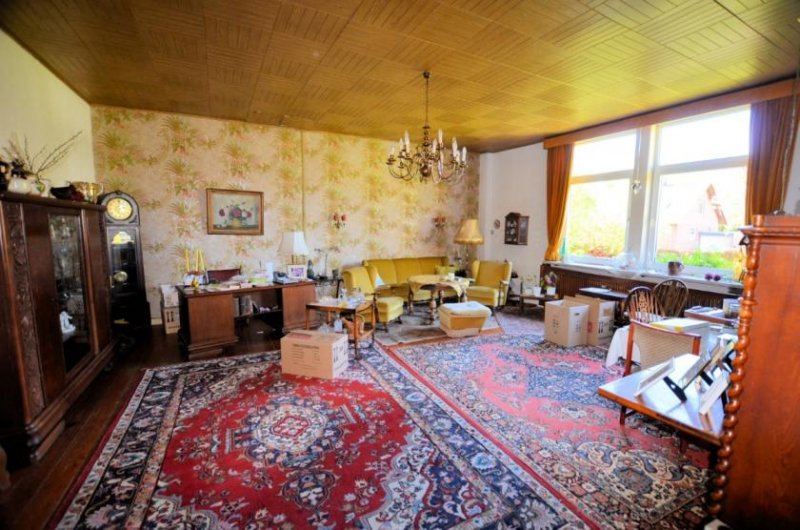 Holzminden Stark sanierungsbedürftiges Wohnhaus bzw. Grundstück mit Abrisshaus in guter Wohnlage Haus kaufen