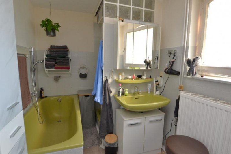 Eschershausen Doppelhaushälfte mit Garage in ruhiger und doch zentraler Lage von Eschershausen Haus kaufen