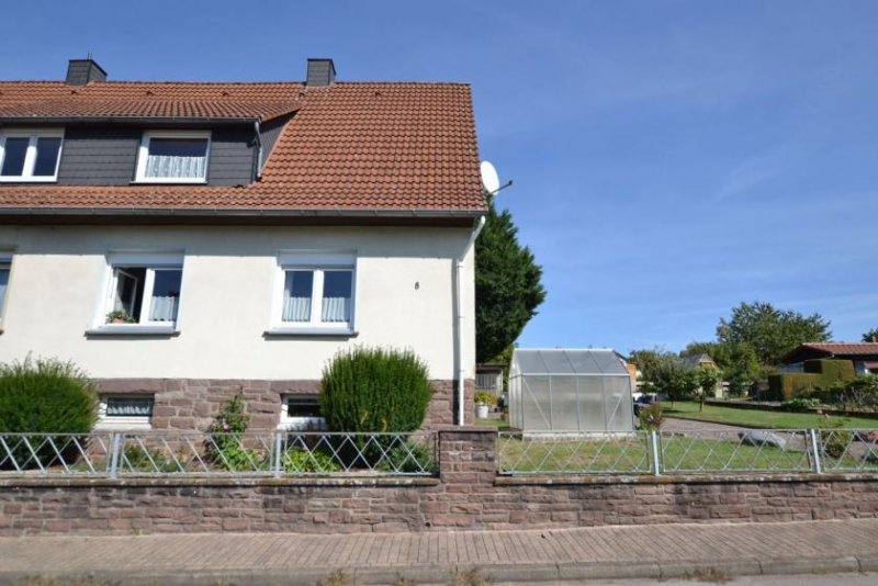 Eschershausen Doppelhaushälfte mit Garage in ruhiger und doch zentraler Lage von Eschershausen Haus kaufen