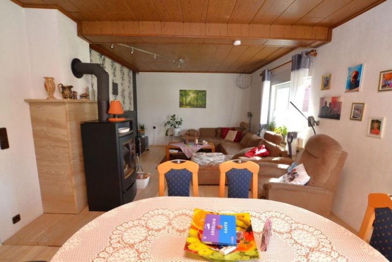 Eschershausen Doppelhaushälfte mit Garage in ruhiger und doch zentraler Lage von Eschershausen Haus kaufen