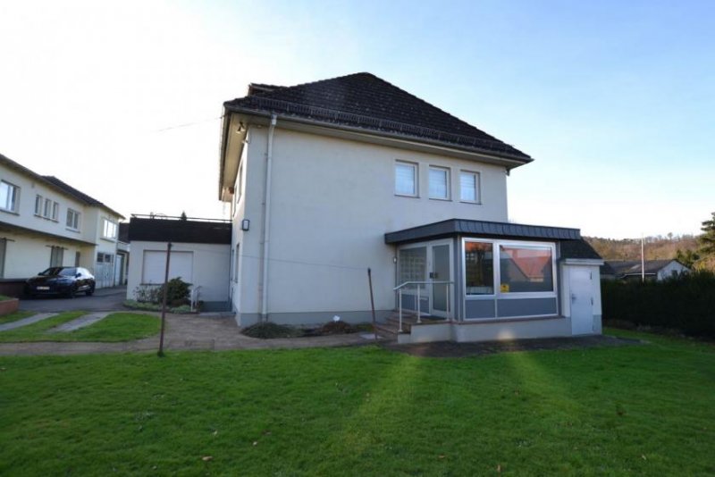 Eschershausen Zweifamilienhaus in 37632 Eschershausen mit Möglichkeit zur Mischnutzung Wohnen/Büro/Praxis! Haus kaufen