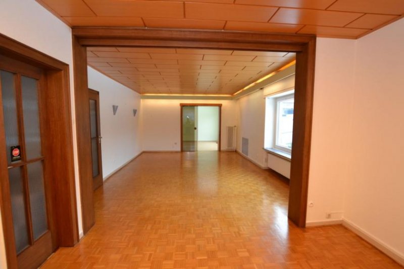 Eschershausen Zweifamilienhaus in 37632 Eschershausen mit Möglichkeit zur Mischnutzung Wohnen/Büro/Praxis! Haus kaufen